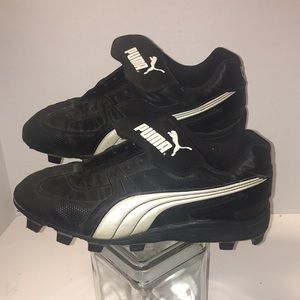 white puma baseball cleats